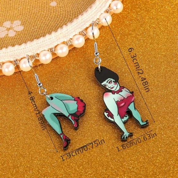 🌻3 For $15🌻Beetlejuice Magician's Assistant Retro Asymmetrical Earrings - Picture 5 of 5